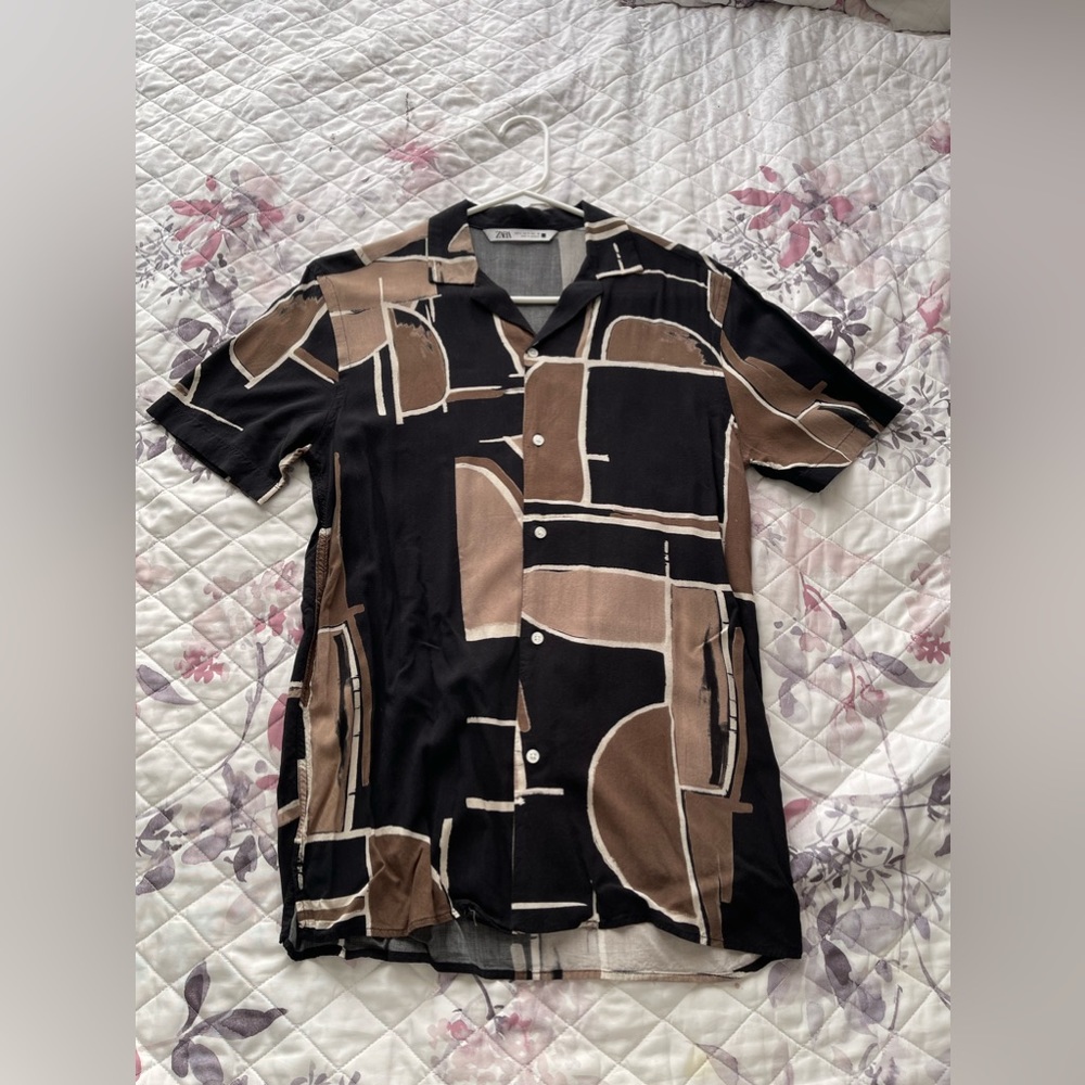 Brand: Zara, Size: S, 9.5/10 condition. Great shirt!